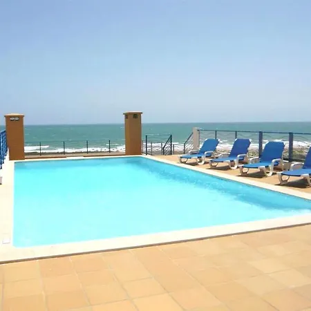 Apartment Lgs65t2, Luxuoso T2 Frente Praia, Em